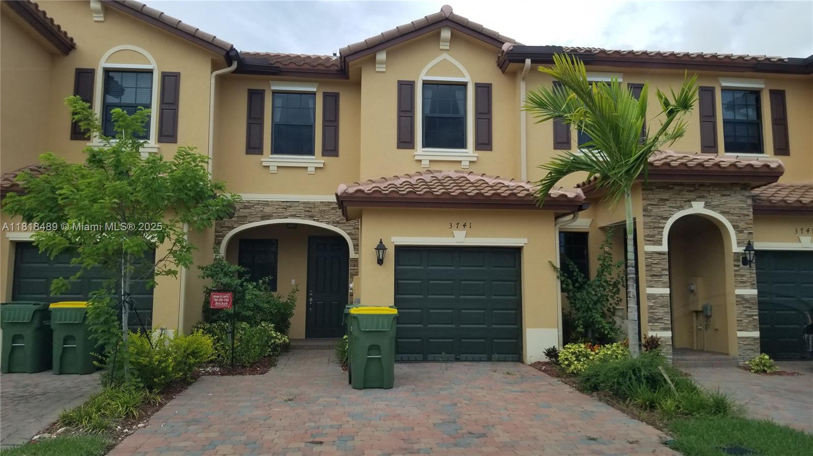 3741 Se 1st St, Homestead, Miami-Dade County, Florida - 3 Bedrooms  
3 Bathrooms - 