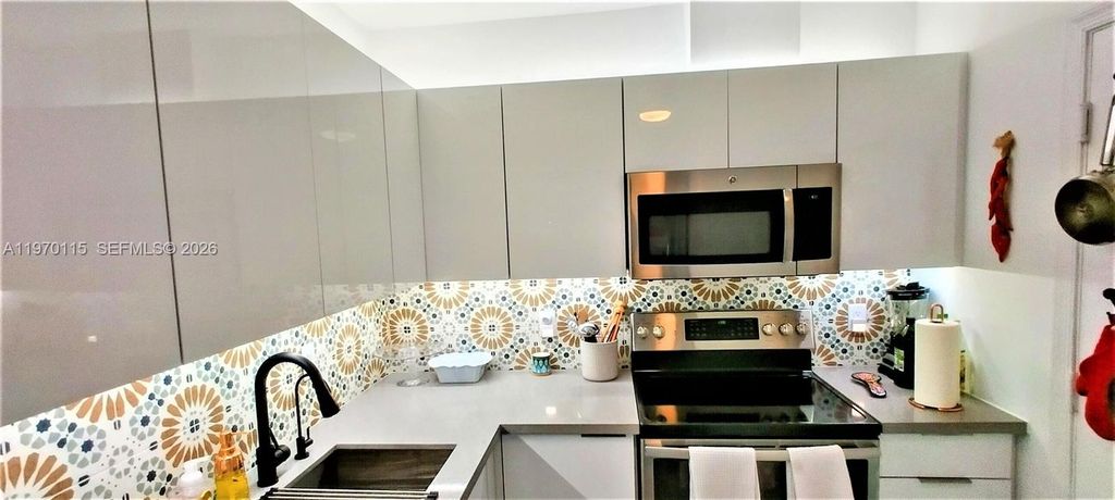 Photo of 2230 NE 56th Pl #227, Fort Lauderdale, FL 33308 (MLS # A11970115)