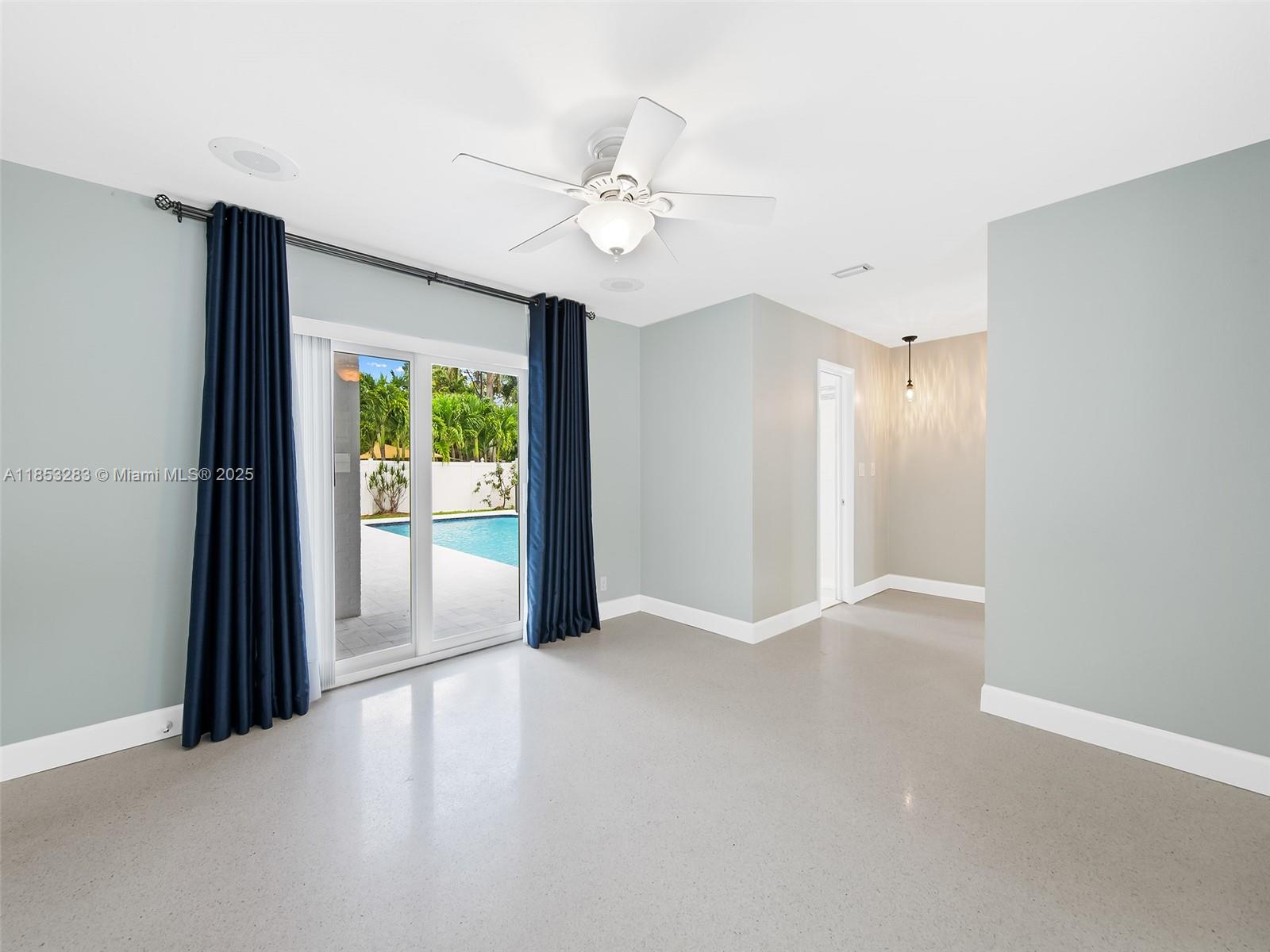 HOLLYWOOD HILLS 1965 - Residential