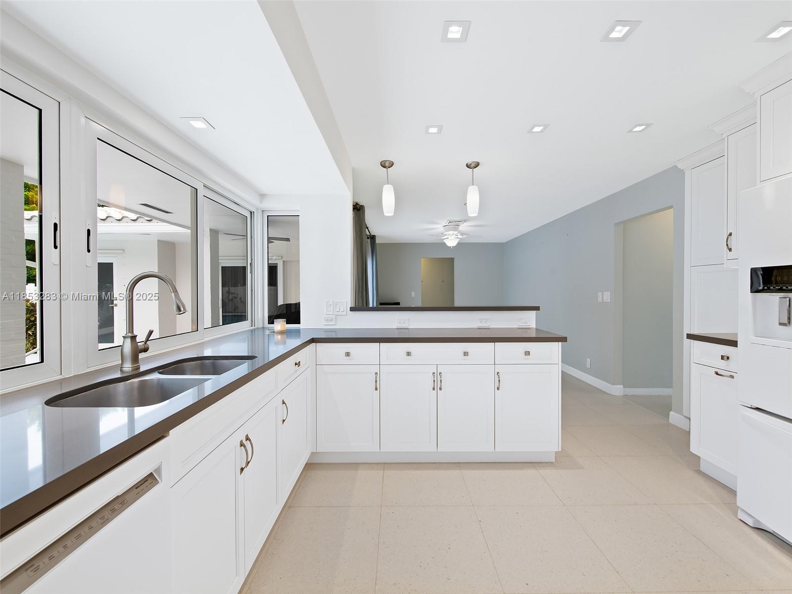 HOLLYWOOD HILLS 1965 - Residential