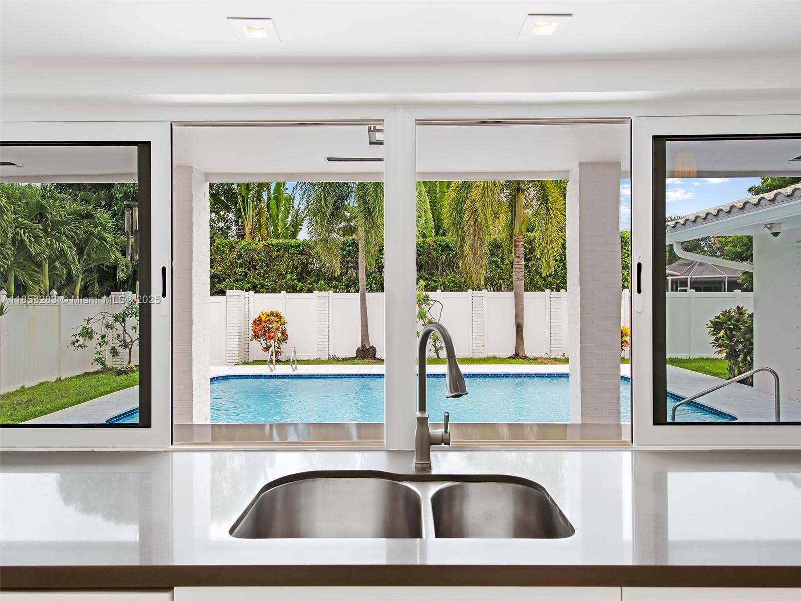 HOLLYWOOD HILLS 1965 - Residential