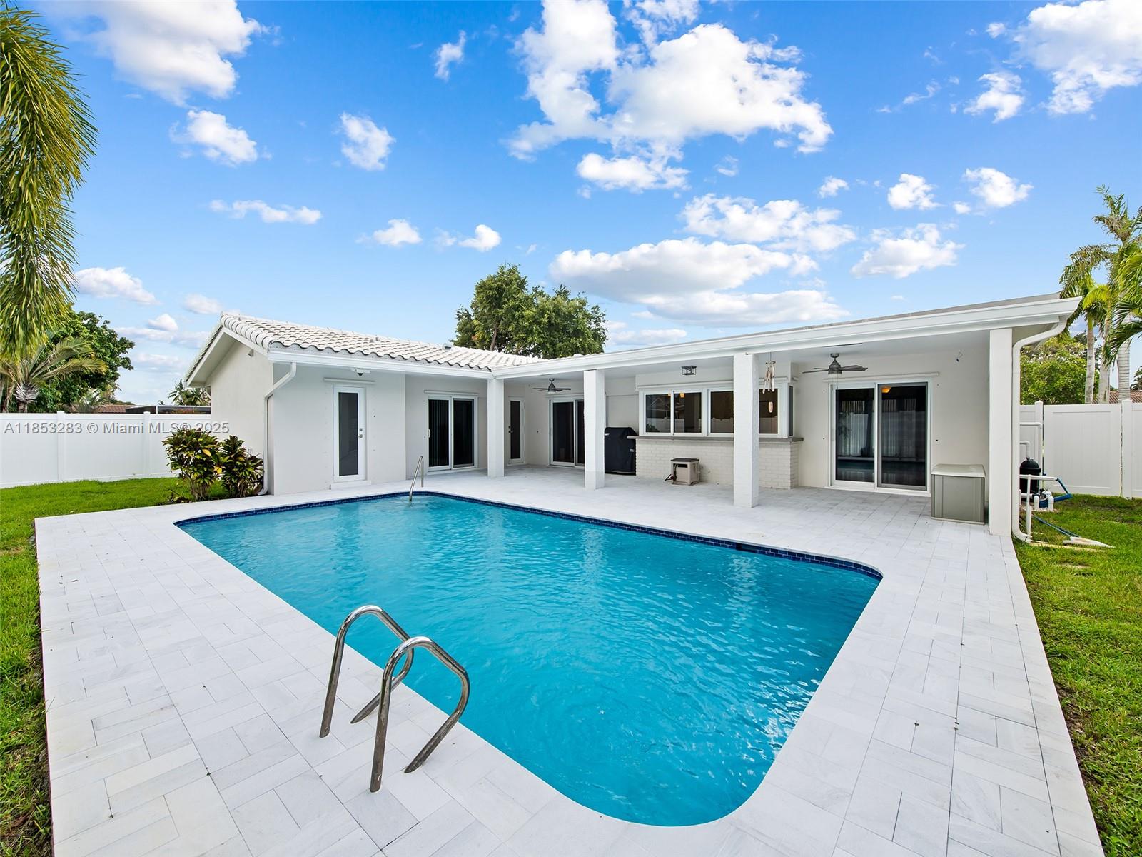 HOLLYWOOD HILLS 1965 - Residential