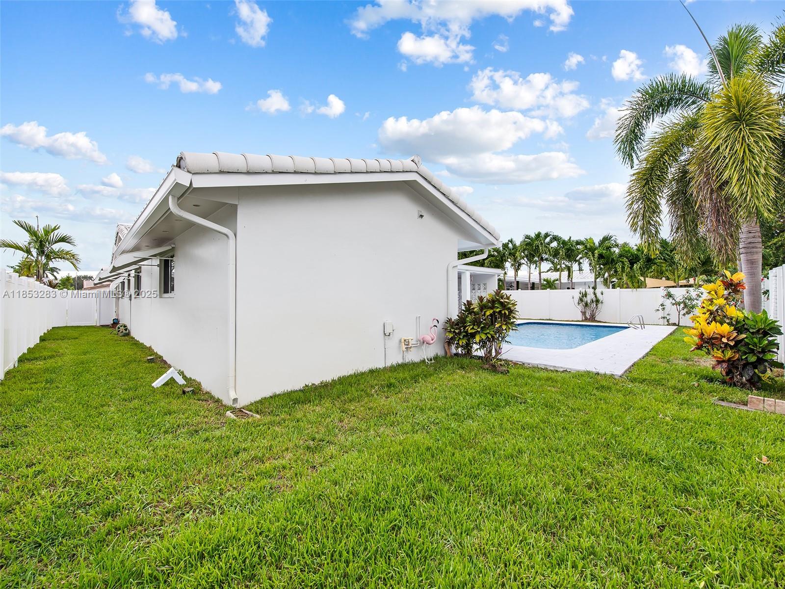 HOLLYWOOD HILLS 1965 - Residential