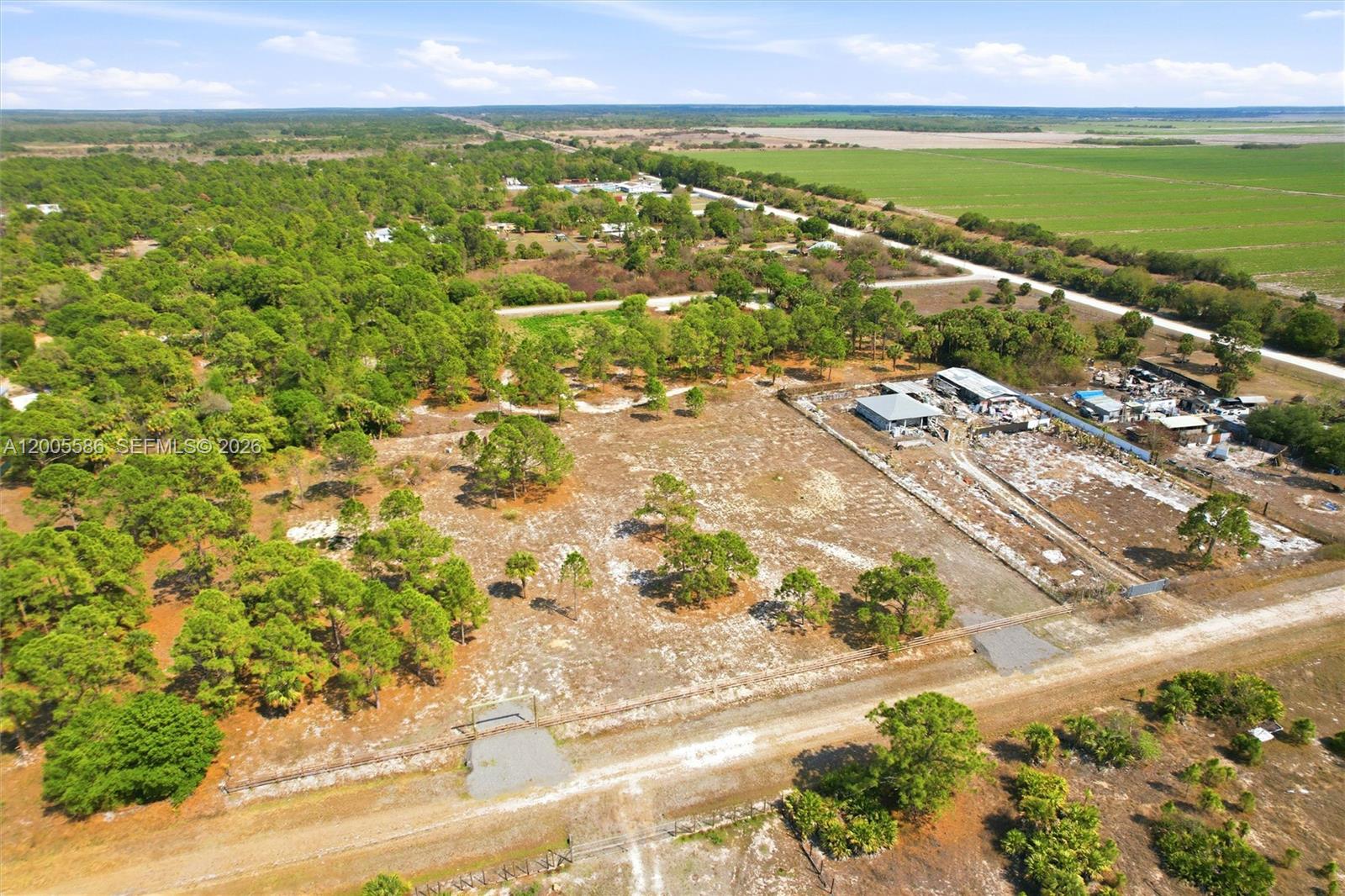 MONTURA SOUTH HALF - Land