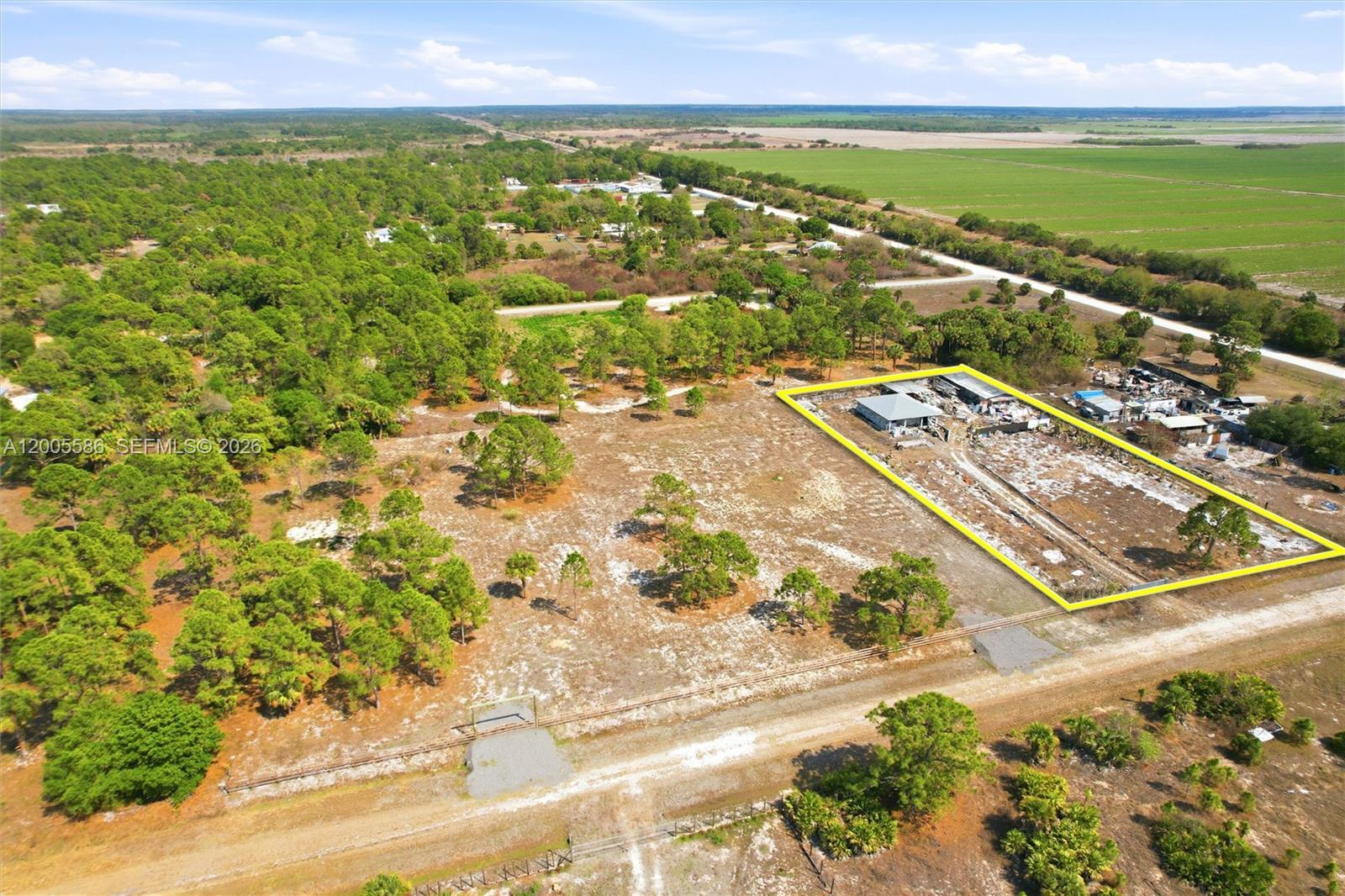 MONTURA SOUTH HALF - Land