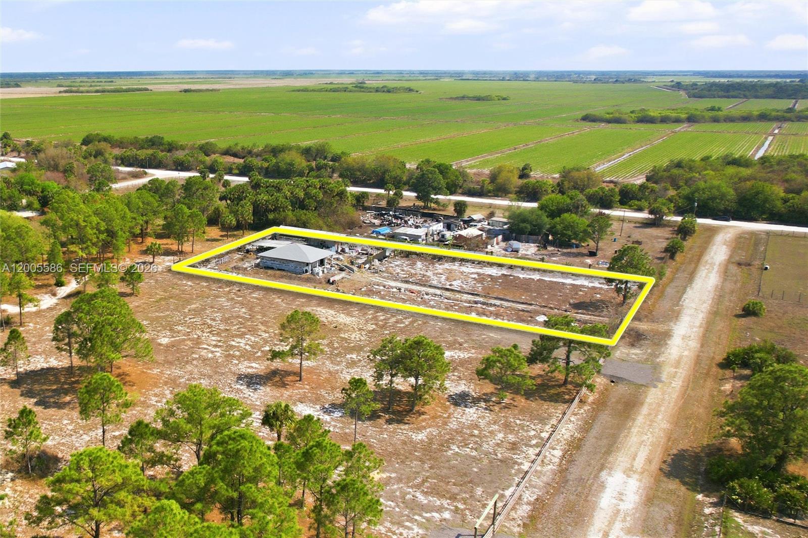 MONTURA SOUTH HALF - Land