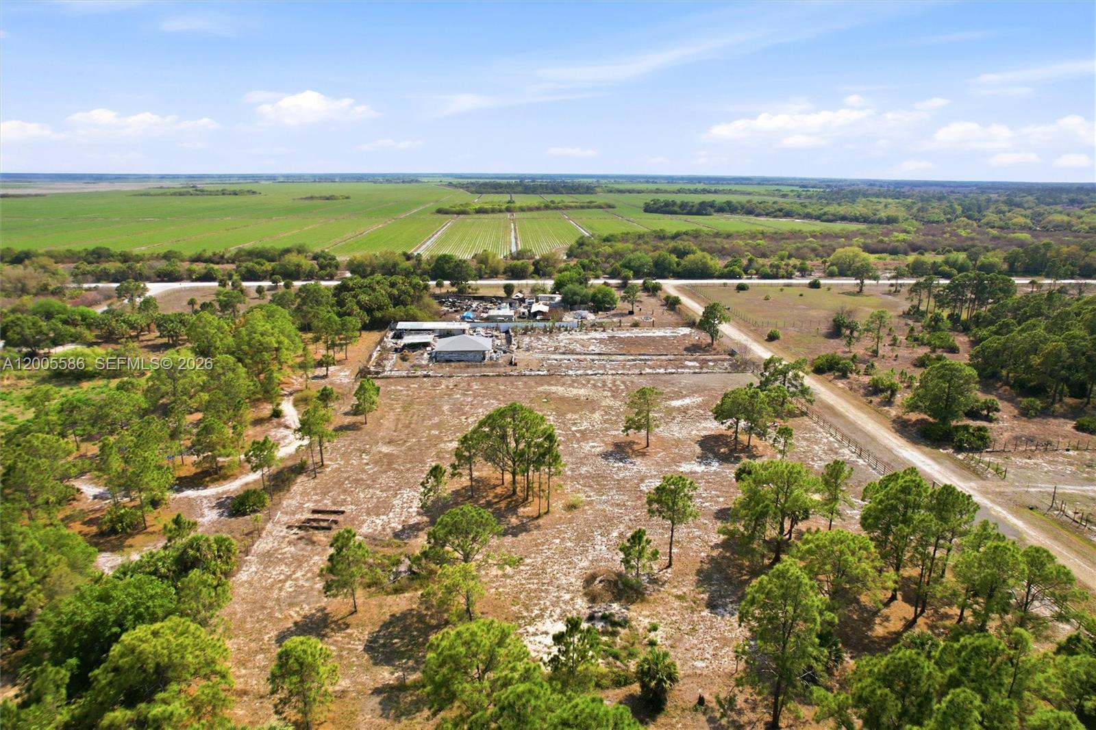 MONTURA SOUTH HALF - Land