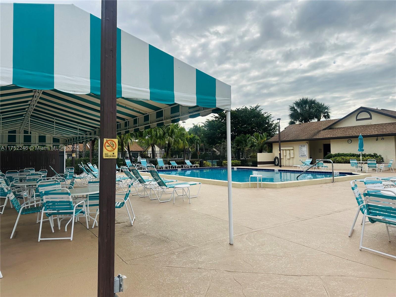 MEED RACQUET CLUB 4 - Residential
