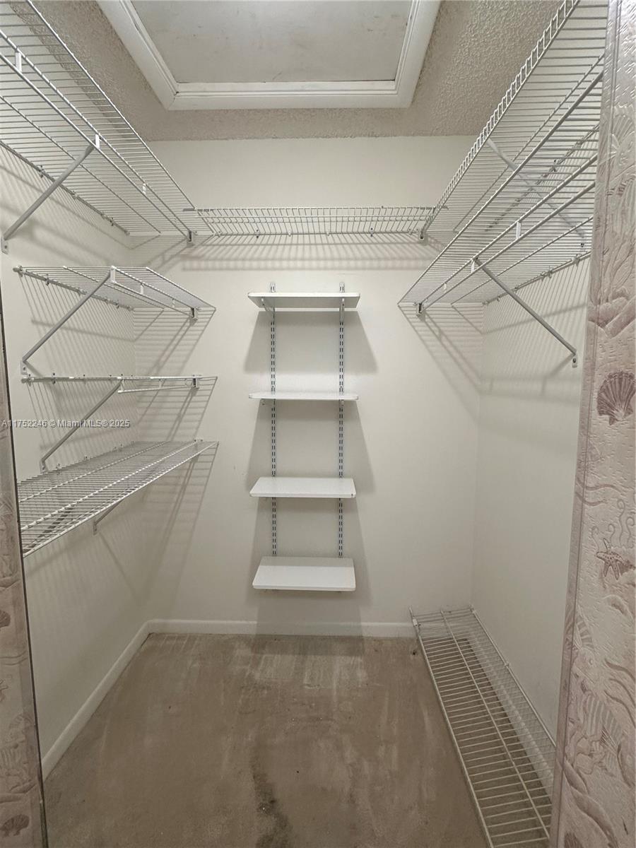 MEED RACQUET CLUB 4 - Residential