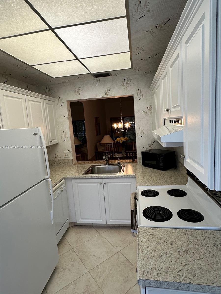 MEED RACQUET CLUB 4 - Residential