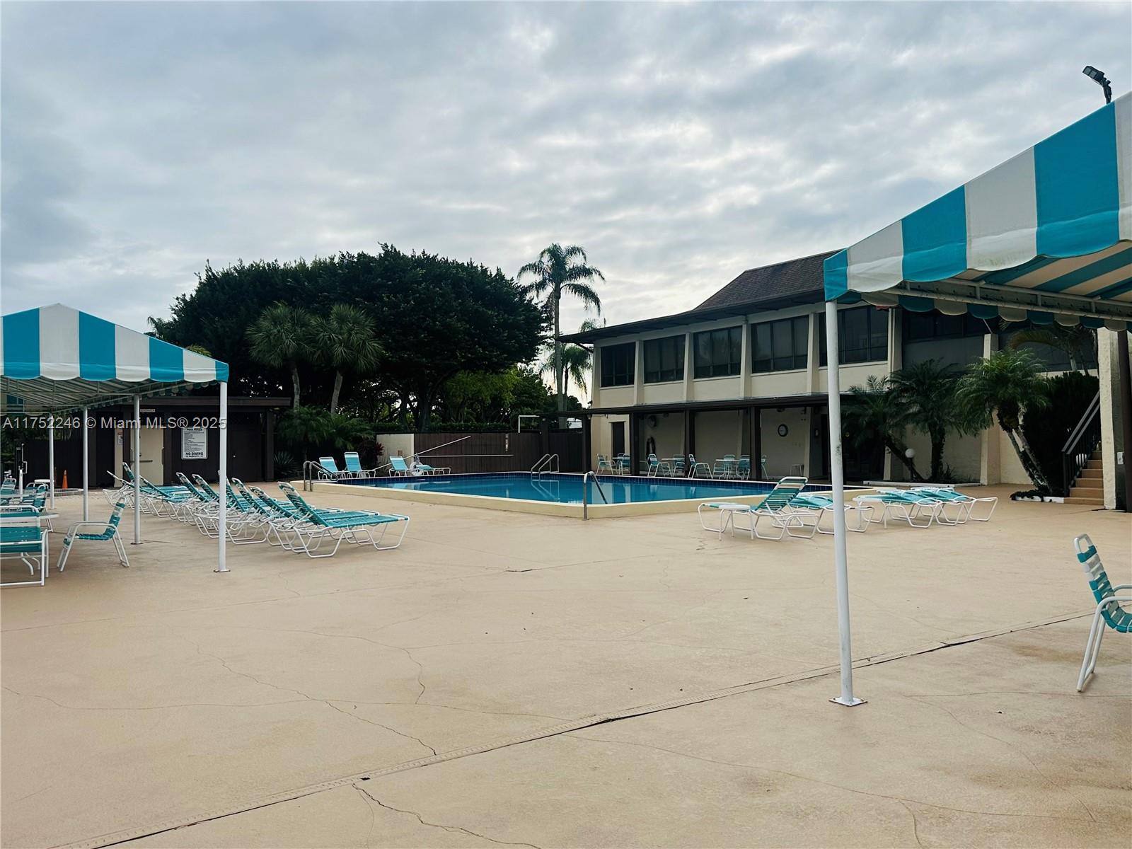 MEED RACQUET CLUB 4 - Residential