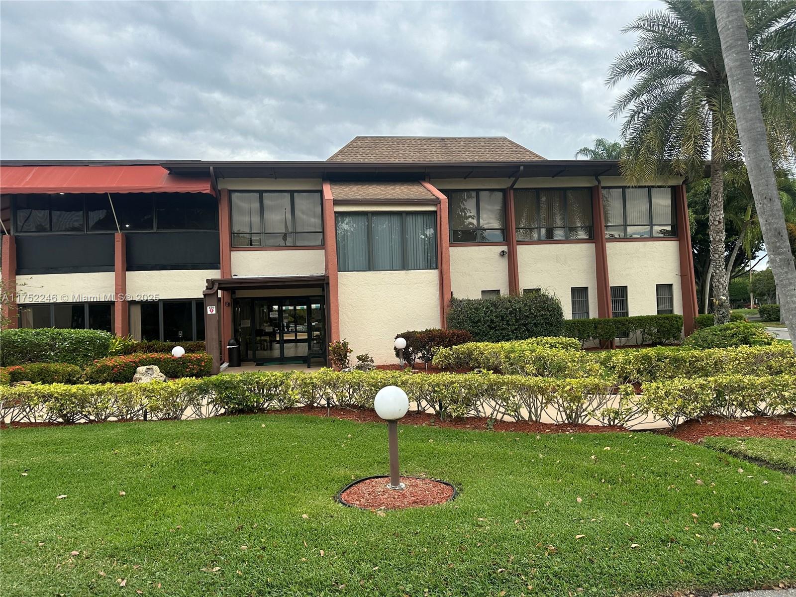 MEED RACQUET CLUB 4 - Residential
