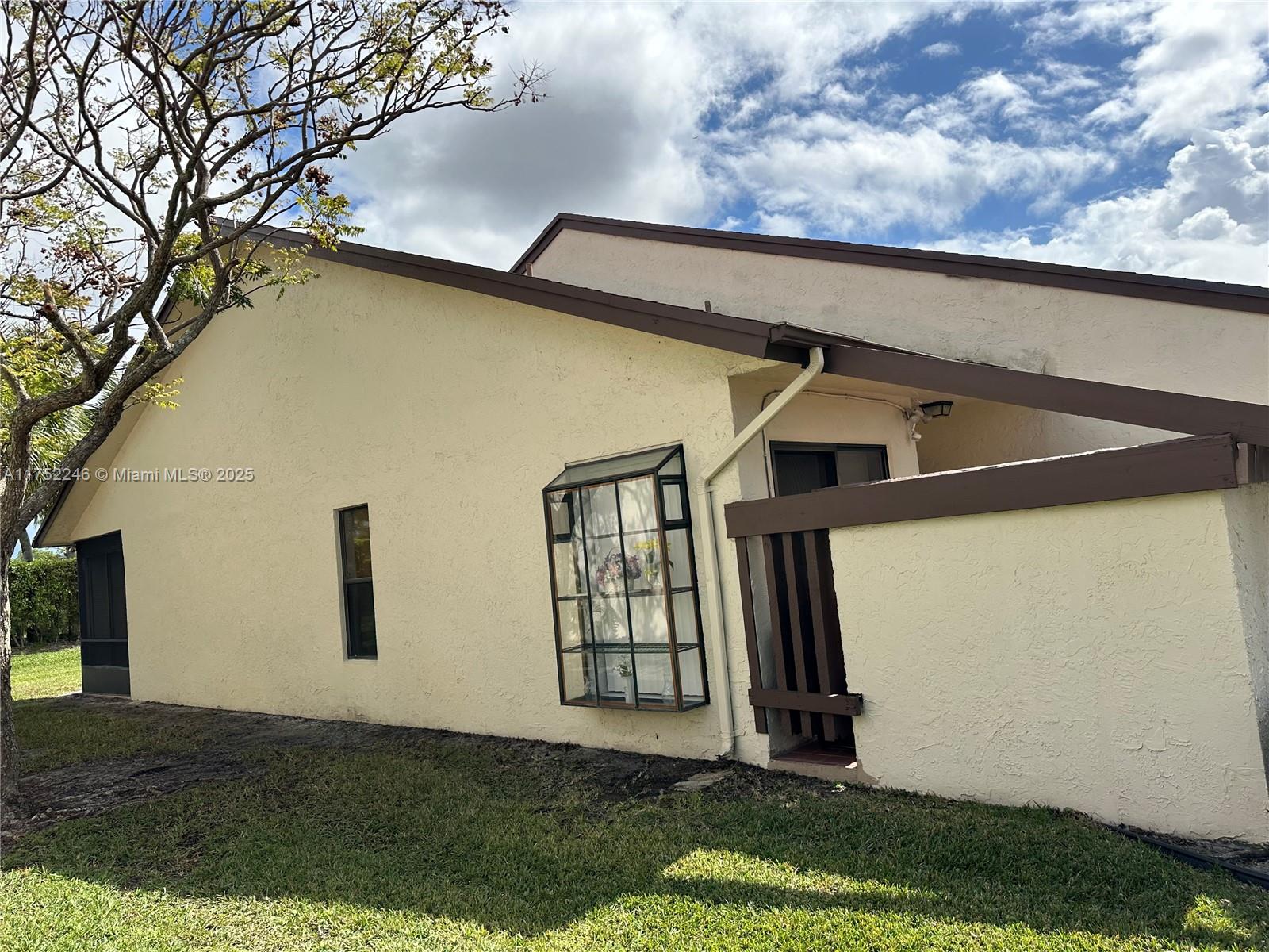 MEED RACQUET CLUB 4 - Residential