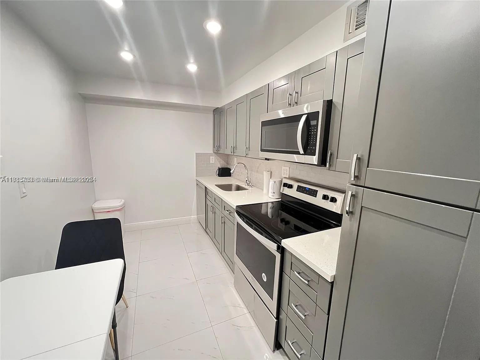 PLAZA TOWERS SOUTH CONDO - Residential Lease