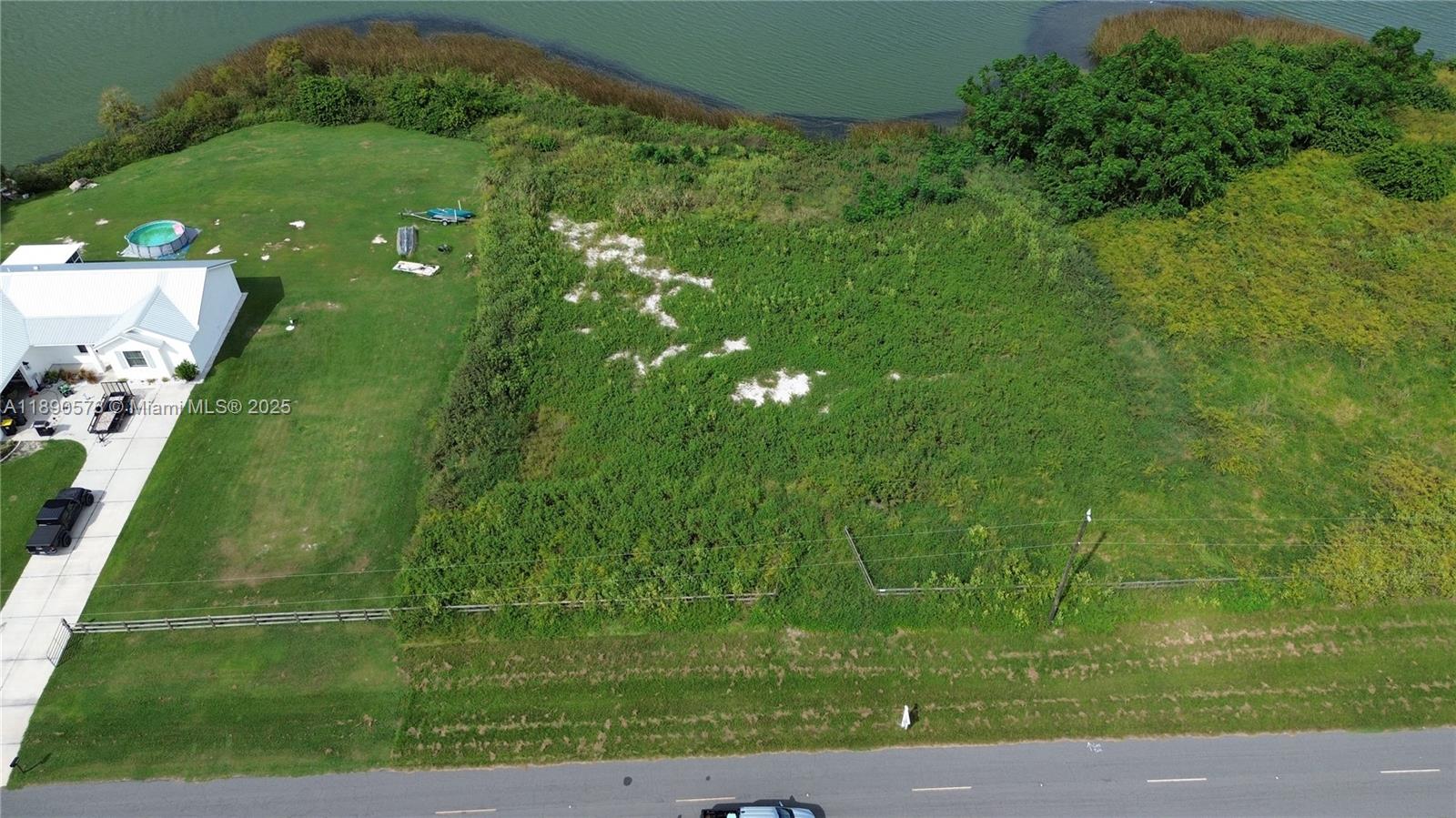 Lkes Edge Ranch - Land