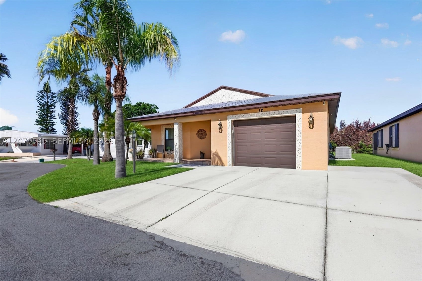 12 Barcelona Ln