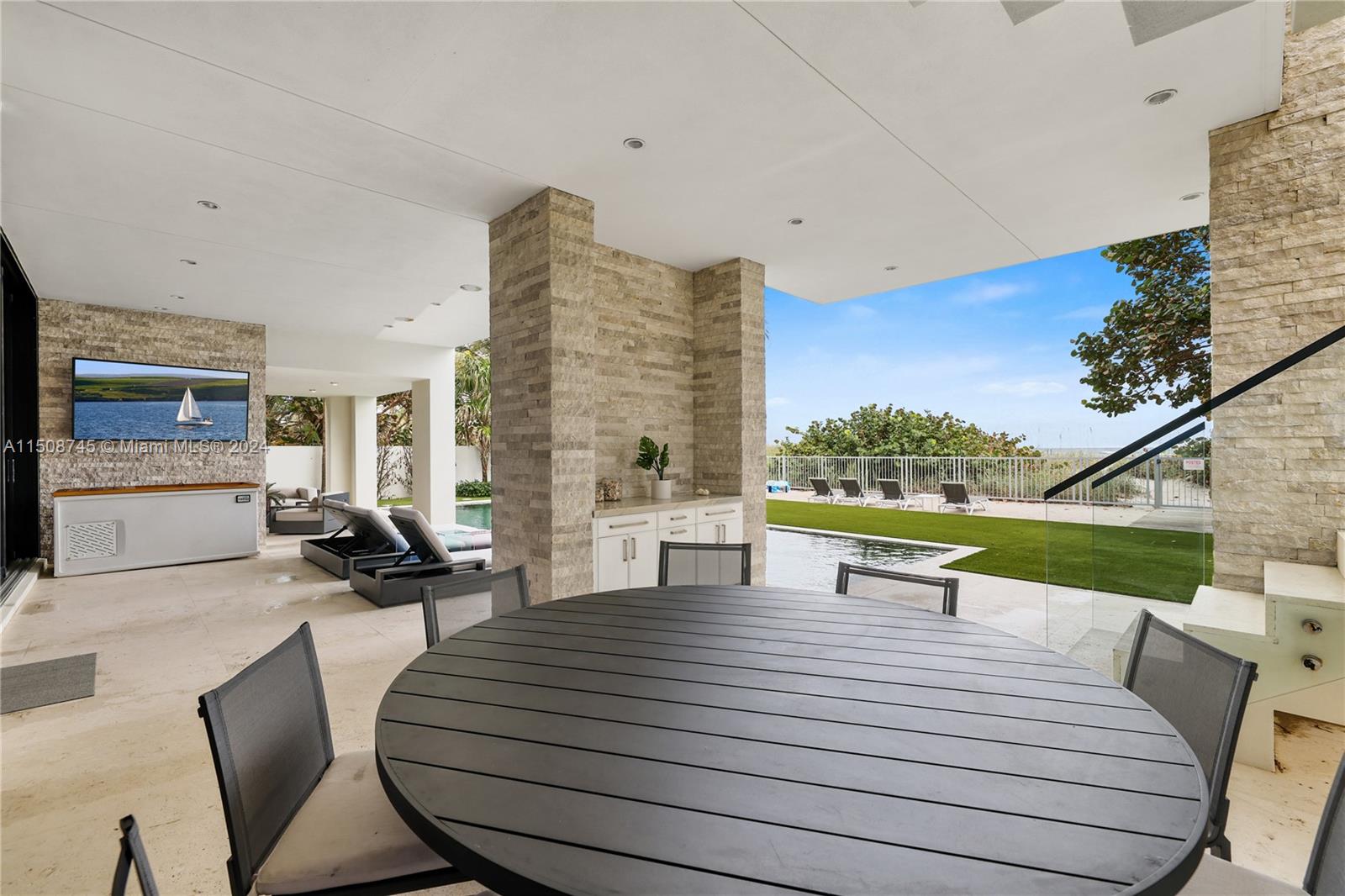 HILLSBORO SHORES SEC - Residential