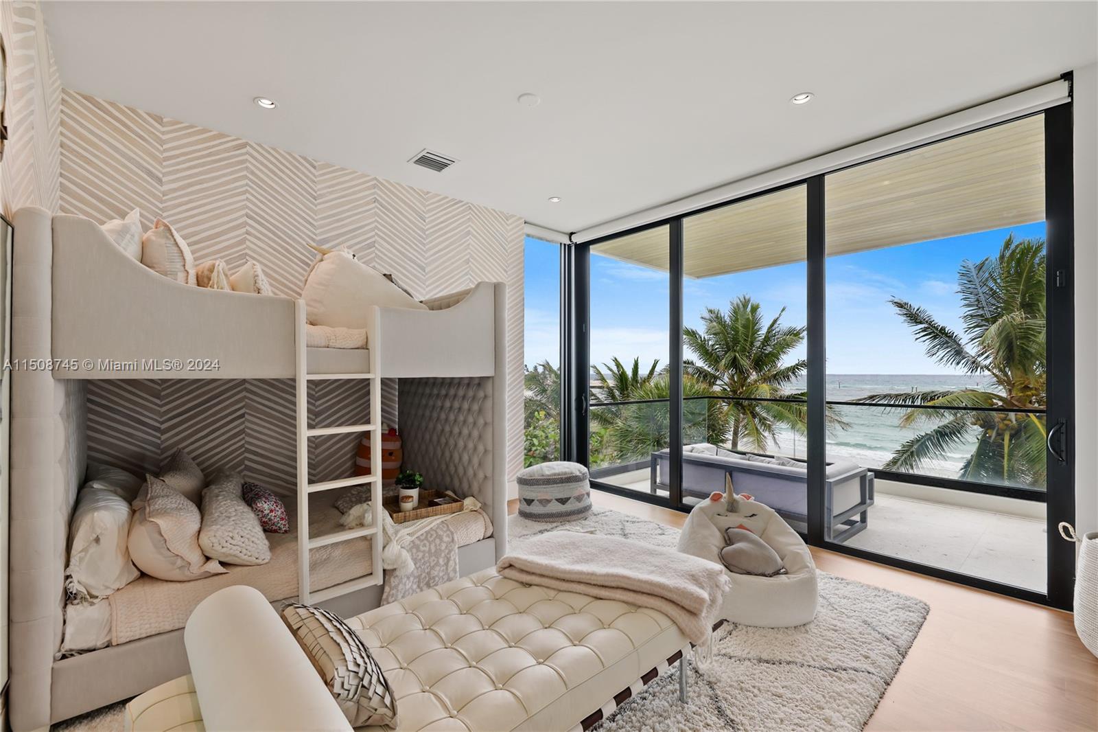 HILLSBORO SHORES SEC - Residential