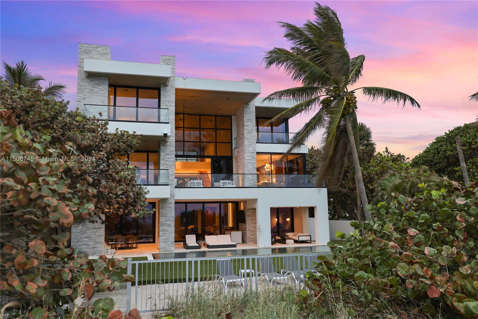 HILLSBORO SHORES SEC - Residential