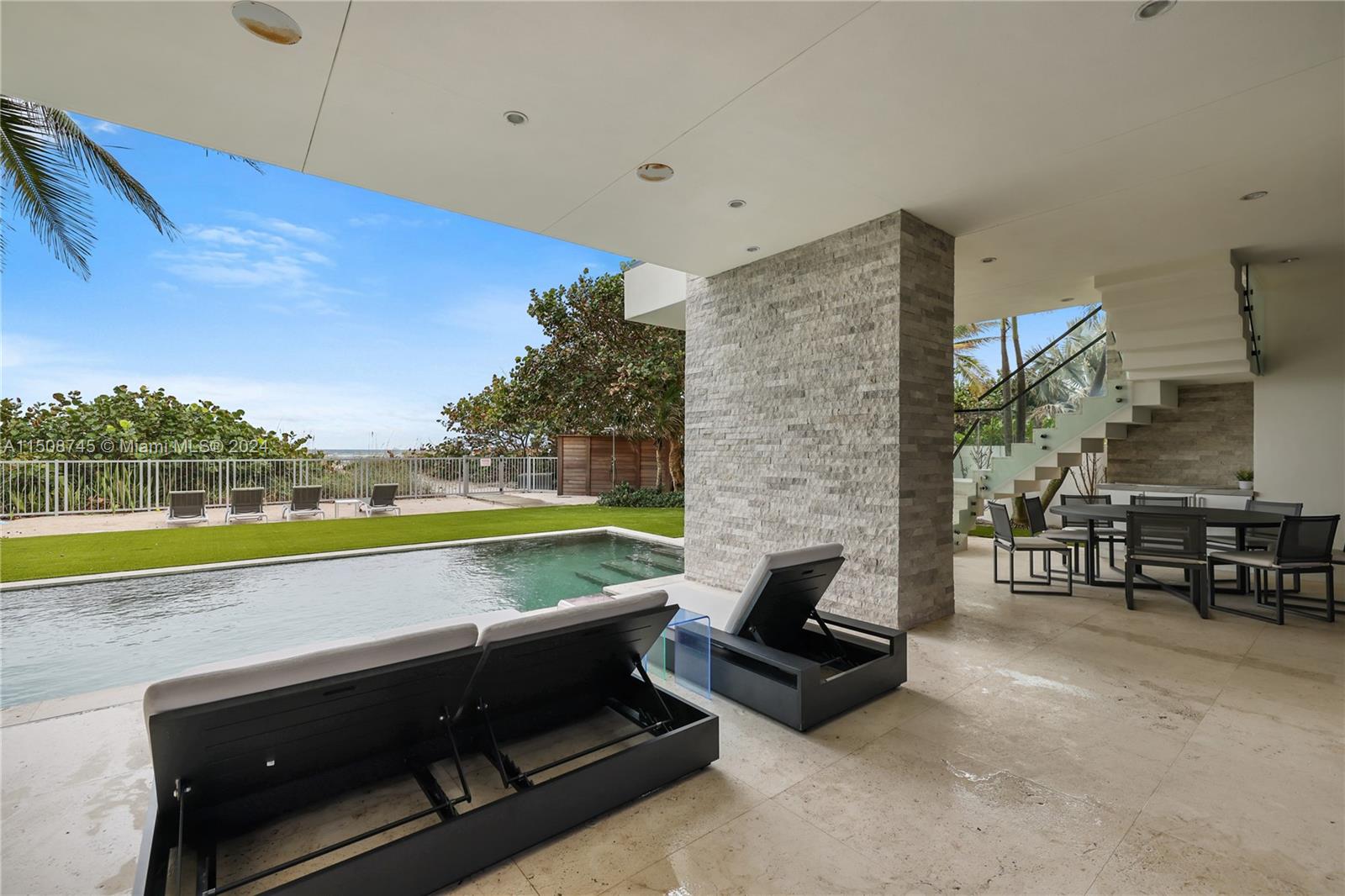 HILLSBORO SHORES SEC - Residential