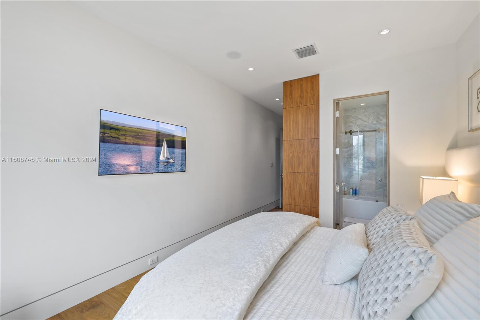 HILLSBORO SHORES SEC - Residential