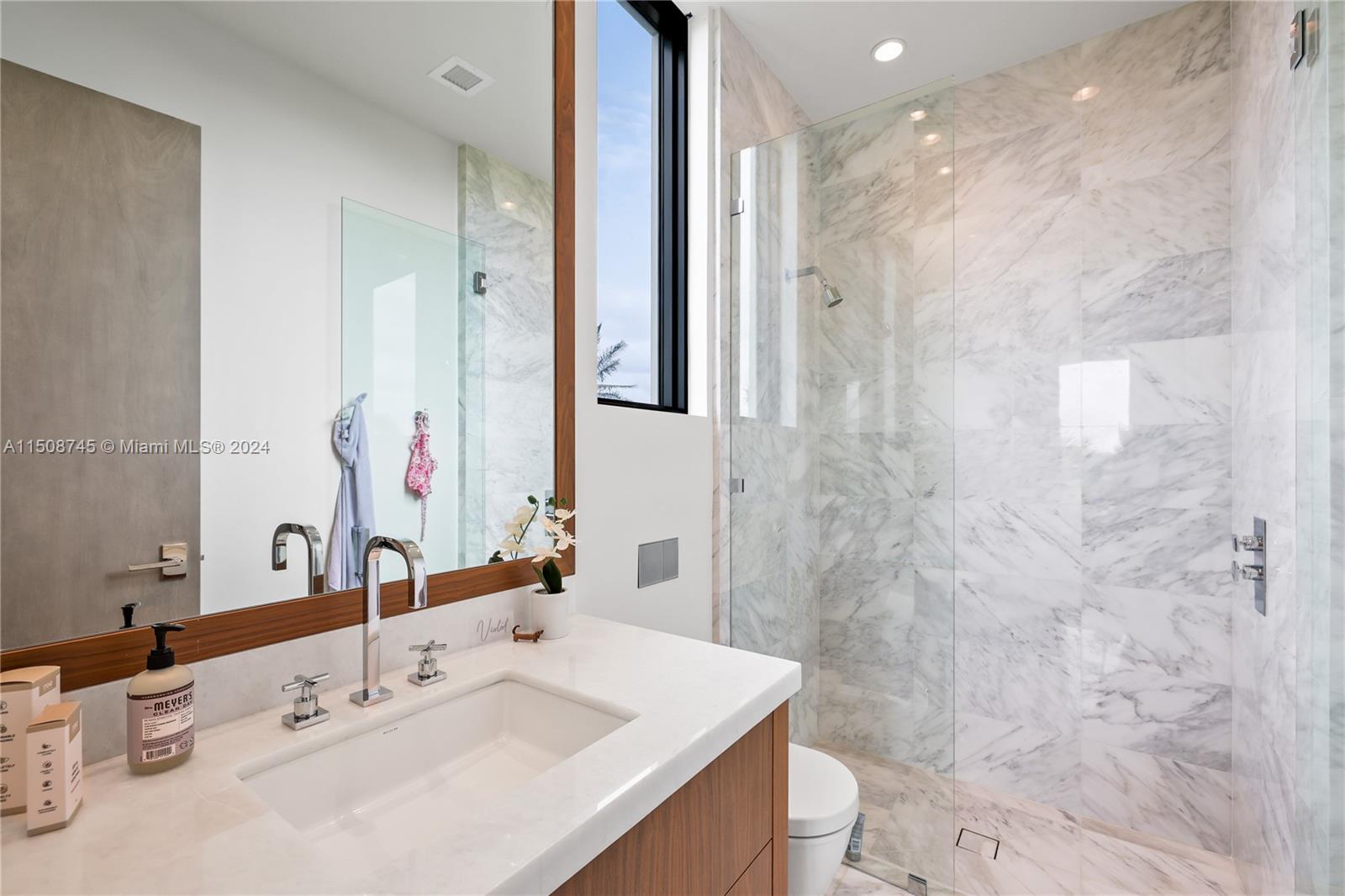 HILLSBORO SHORES SEC - Residential