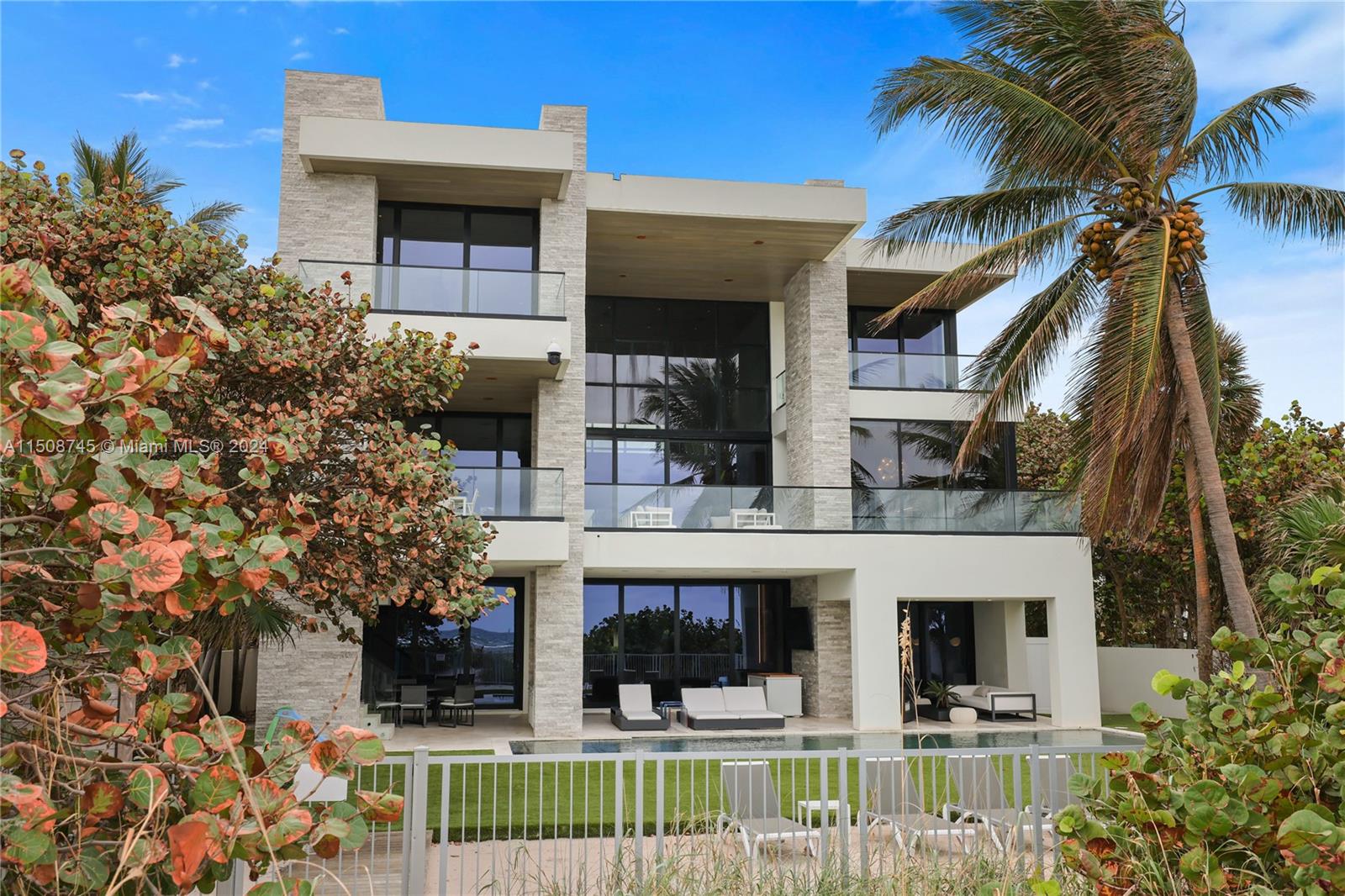 HILLSBORO SHORES SEC - Residential