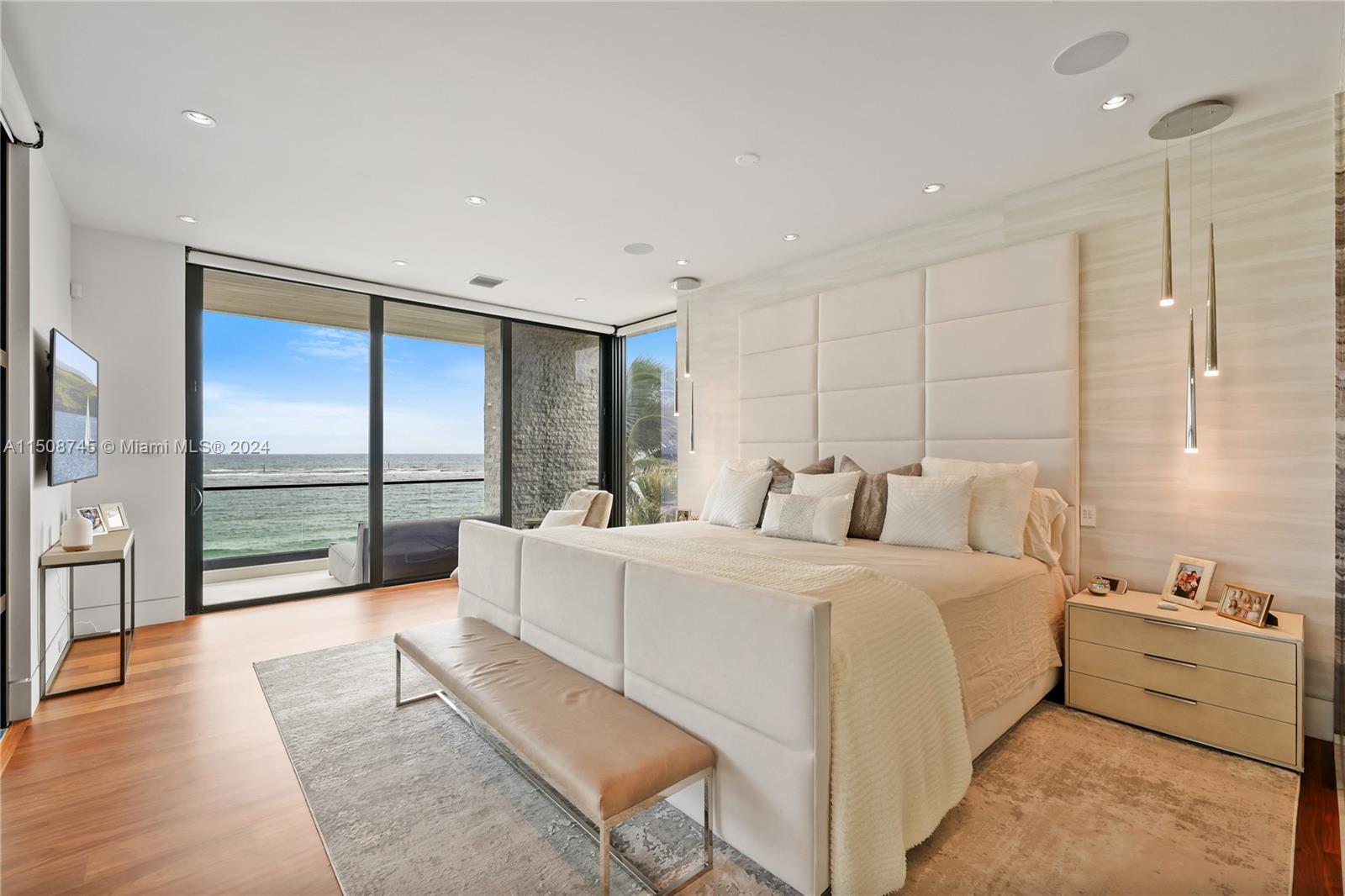 HILLSBORO SHORES SEC - Residential