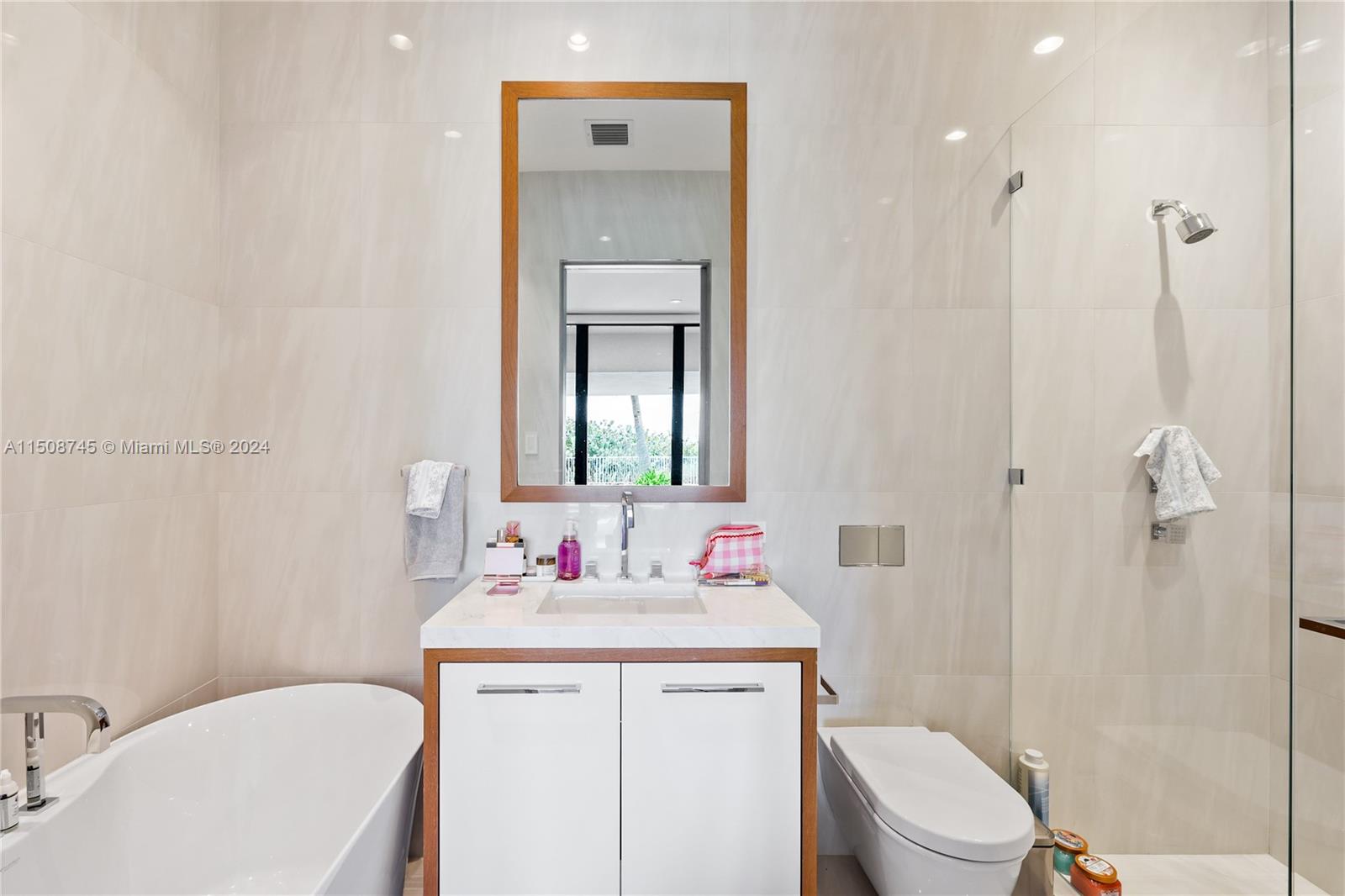 HILLSBORO SHORES SEC - Residential