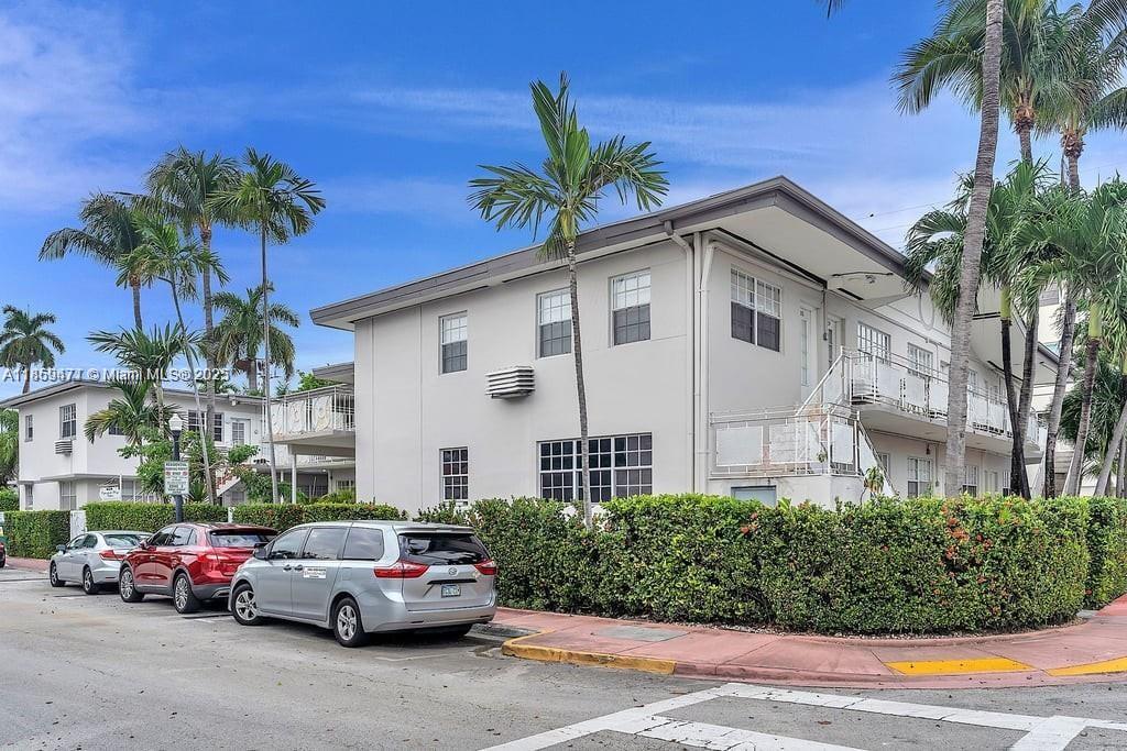 717 Espanola Way 211