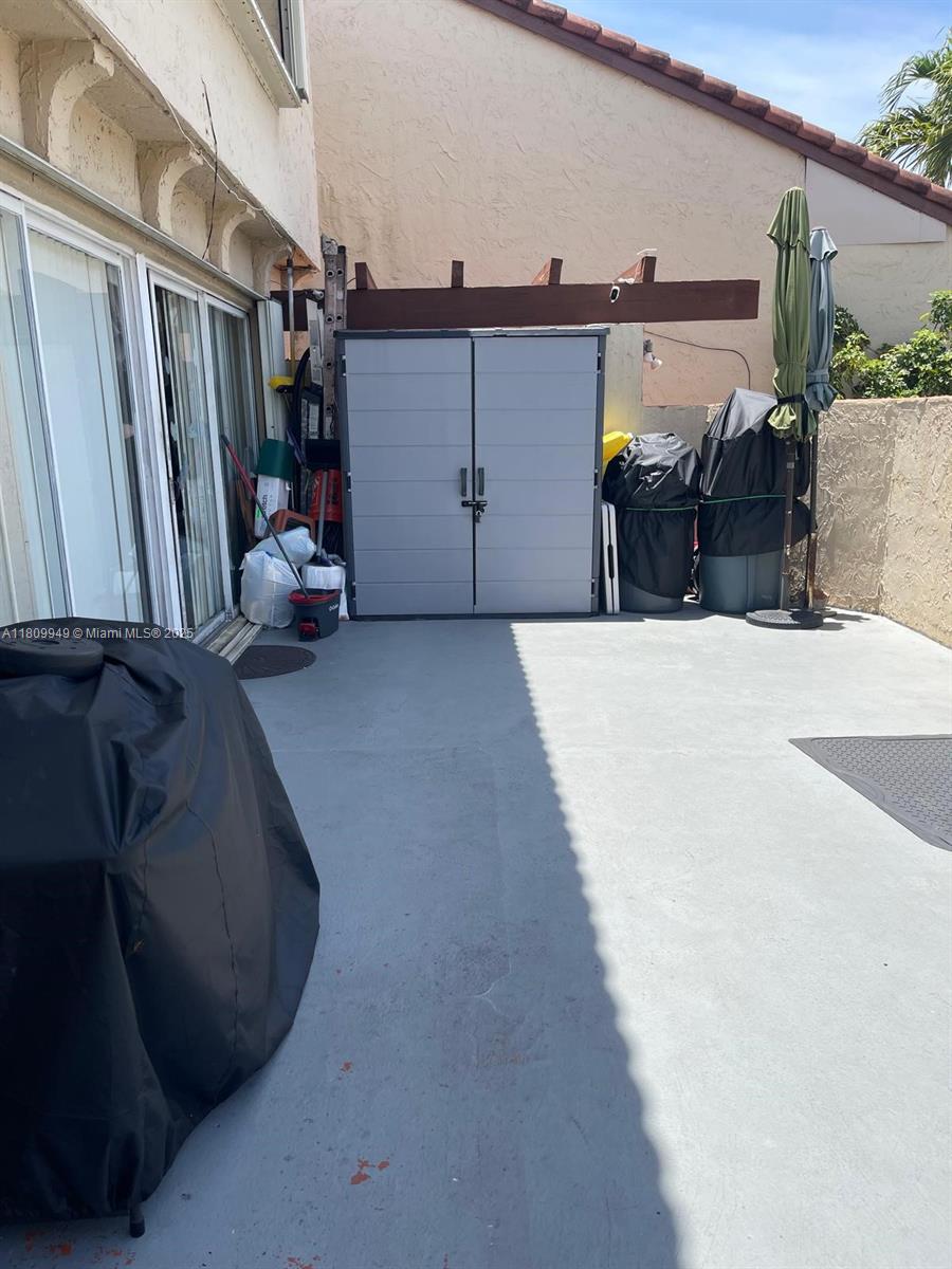 9999 NW 9th St Cir 1-11