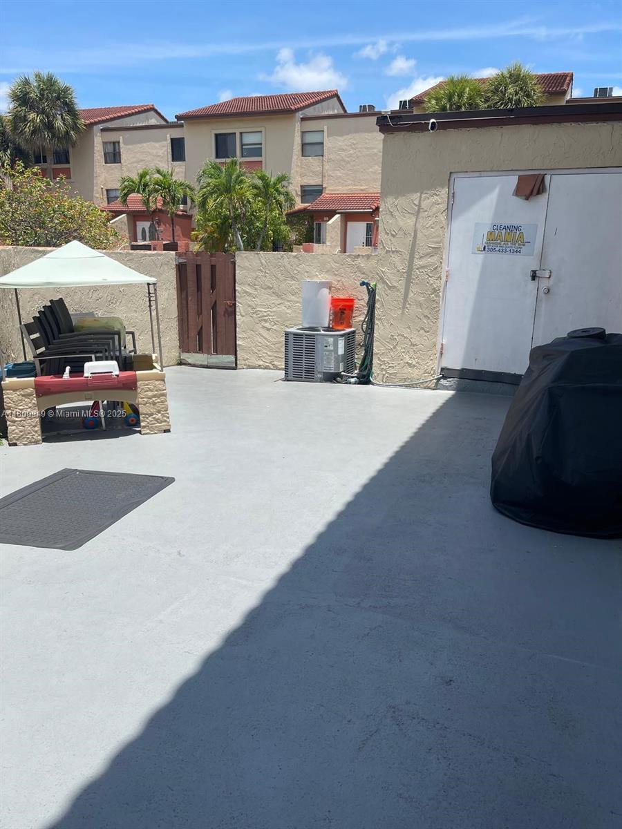 9999 NW 9th St Cir 1-11