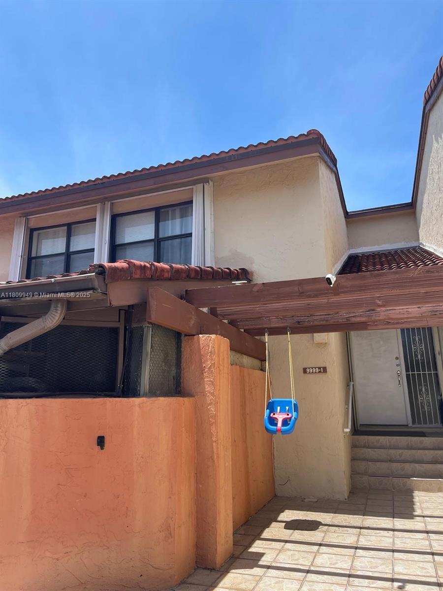 9999 NW 9th St Cir 1-11
