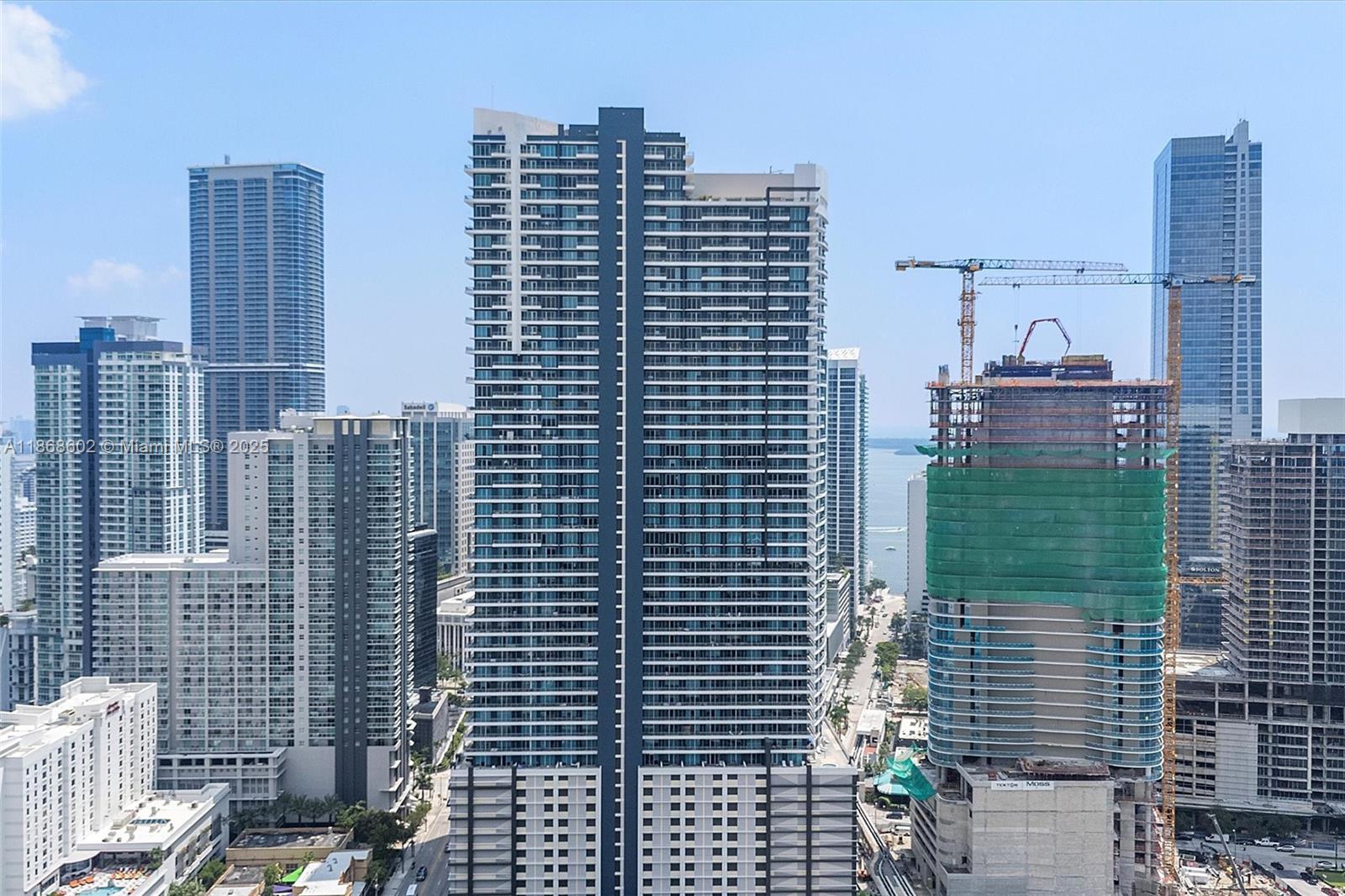 BRICKELL AT IT'S BEST! Bright Loft-Style 1 bed 1.5 Baths bi-level condo. Panoramic city and bay view from the spacious open balcony. The unit features double-height ceilings in the living room with floor to ceiling high impact windows, modern kitchen with stainless steel appliances. The building offers state of the art fitness center, steam room, sauna, infinity edge pool. CITY LIVING Ideal location walking distance to fine restaurants, supermarket, Mary Brickell Village, Brickell City Center.