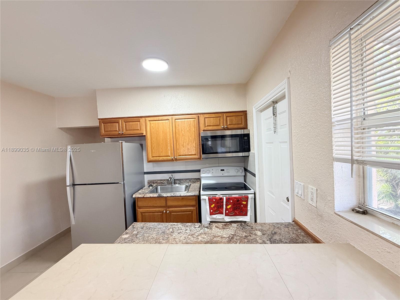 HOLLYWOOD PINES ESTATES - Residential Lease