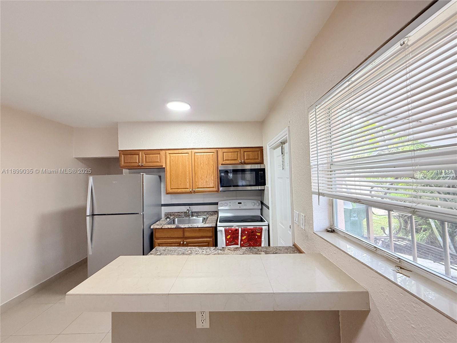 HOLLYWOOD PINES ESTATES - Residential Lease