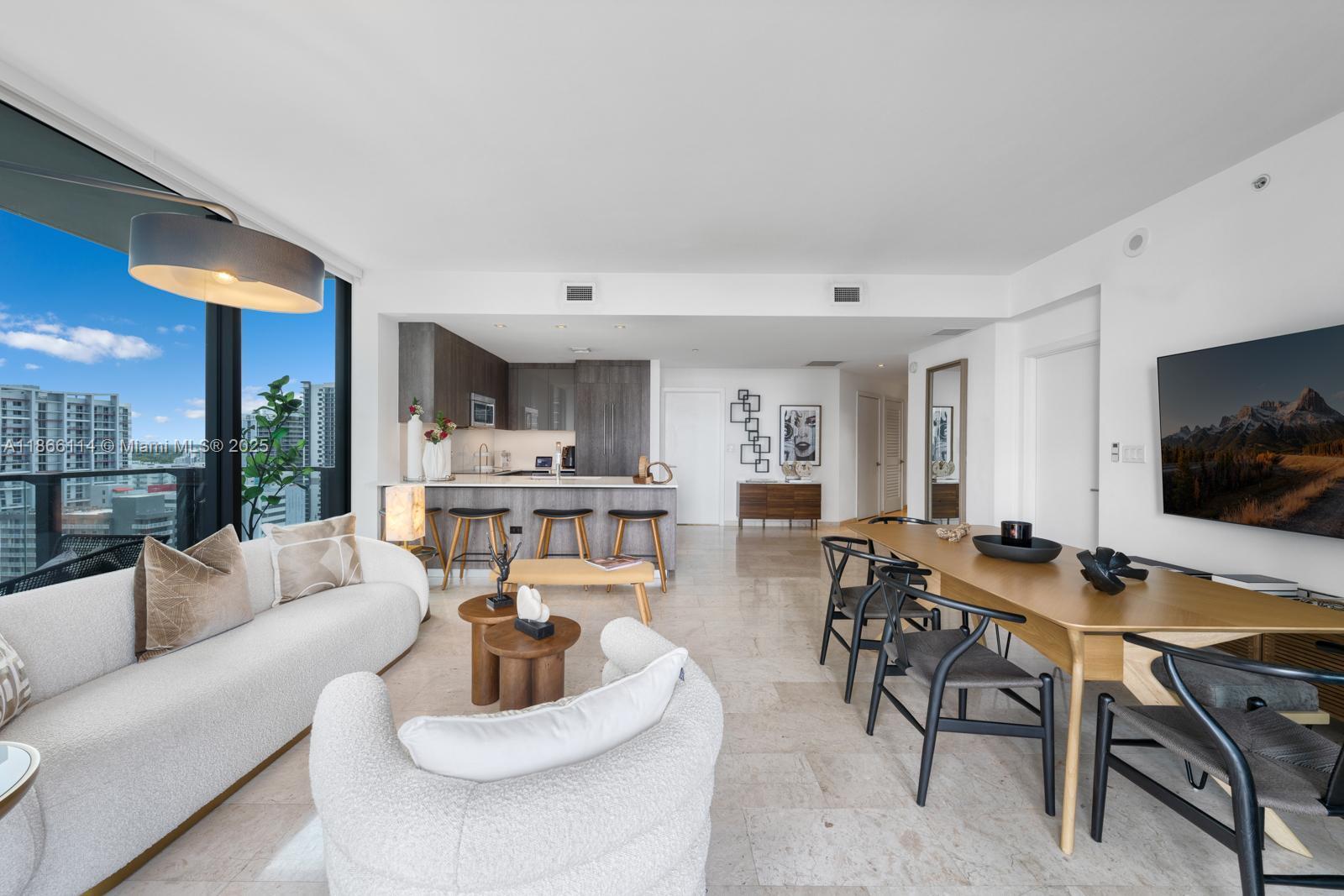 88 SW 7th 1401