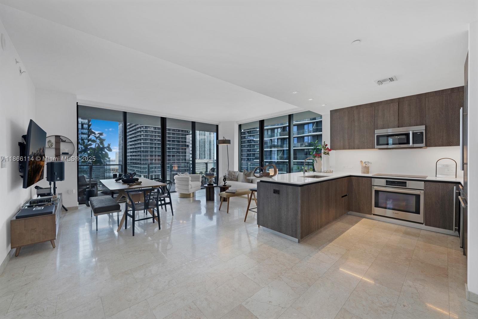 88 SW 7th 1401