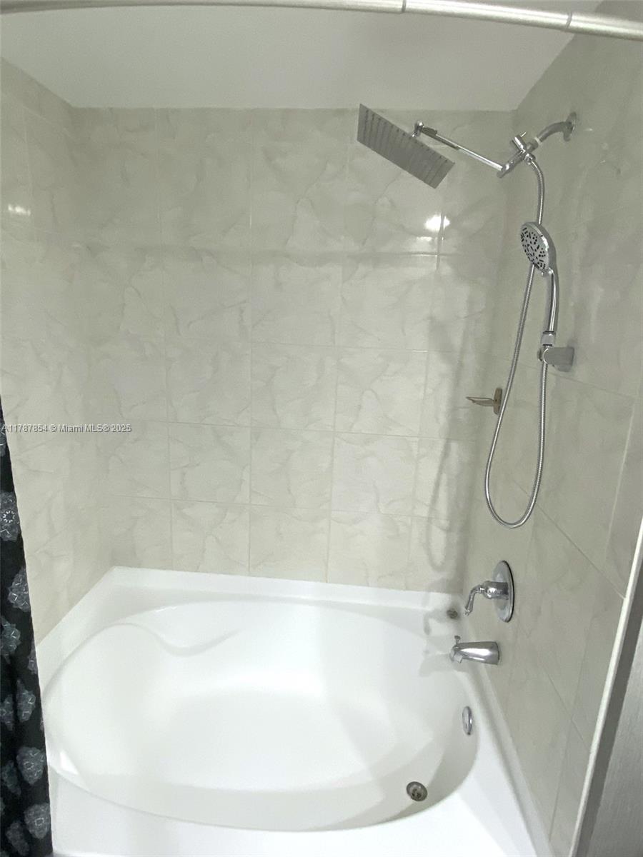 VENTURE AT AVENTURA EAST - Residential