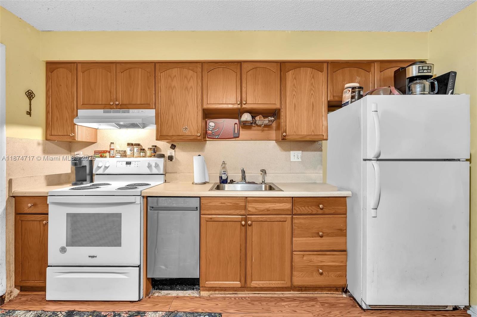 LAUDERDALE - Residential Income