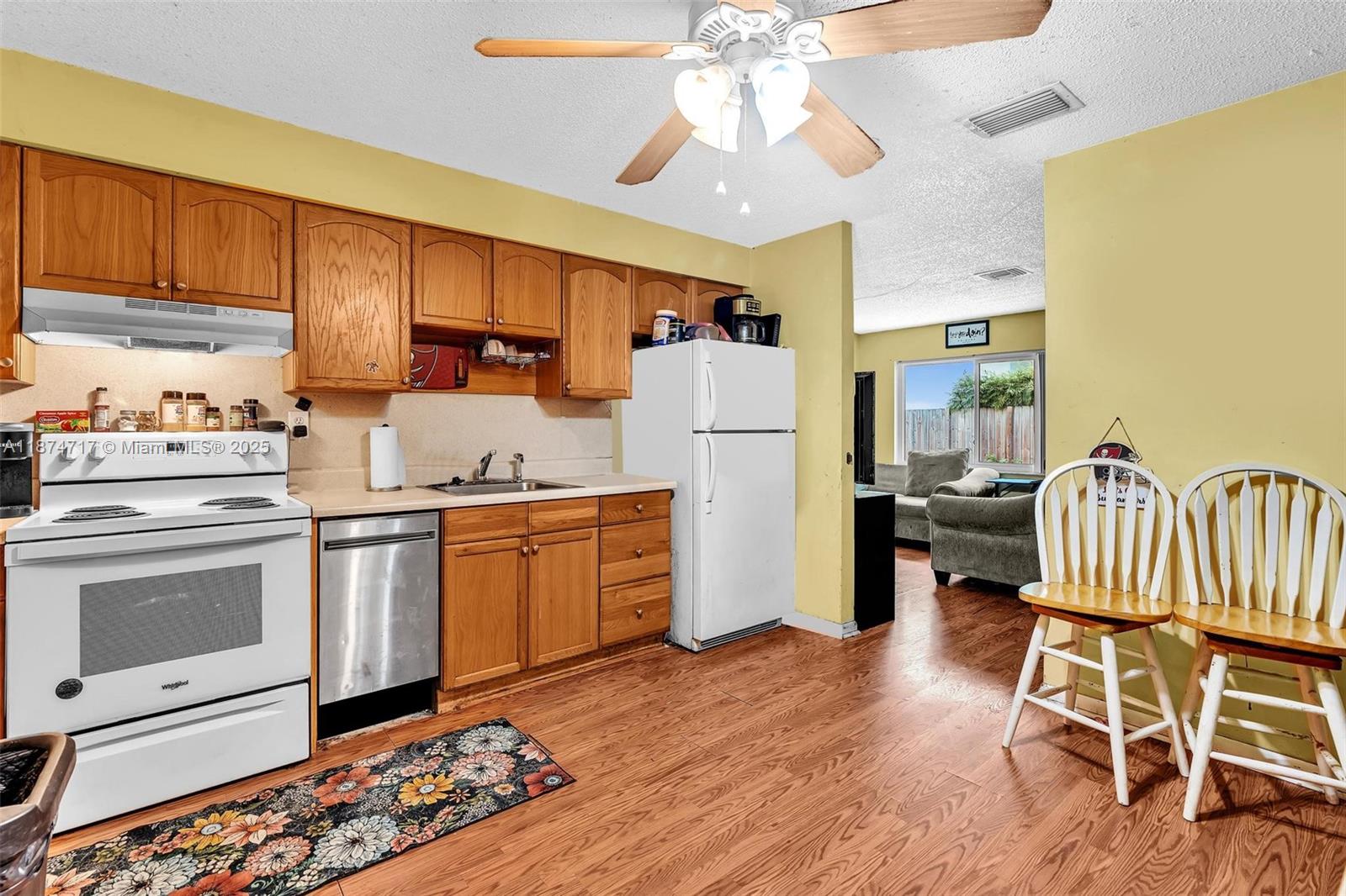 LAUDERDALE - Residential Income