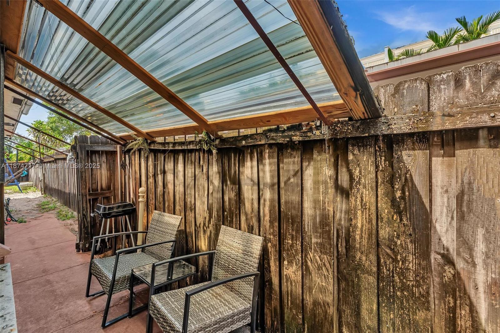 LAUDERDALE - Residential Income