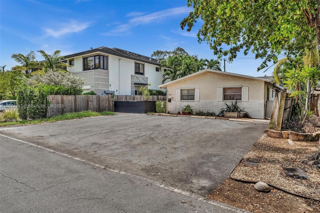 Photo of 312 SW 9th St, Fort Lauderdale, FL 33315 (MLS # A11874717)