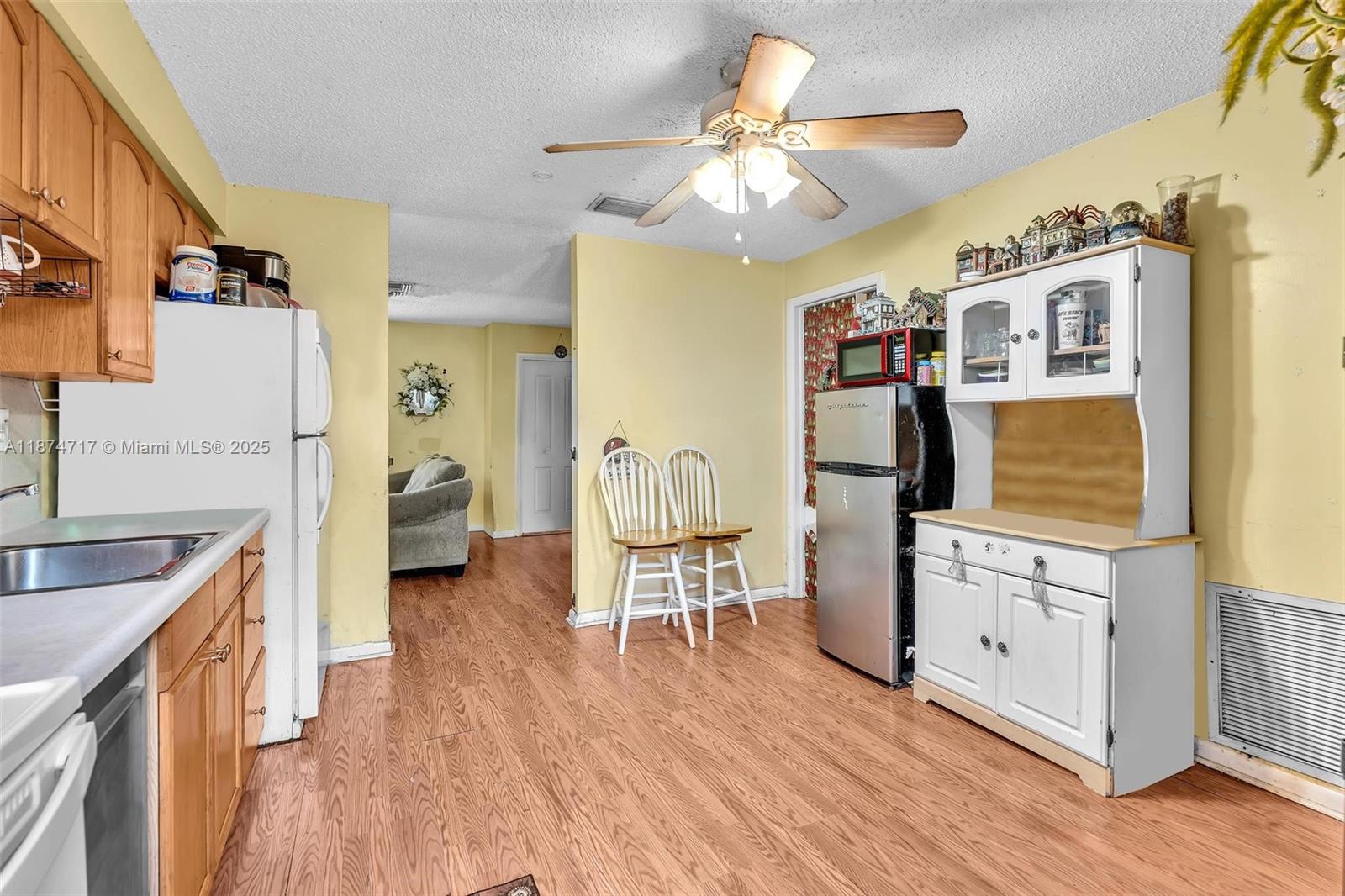 LAUDERDALE - Residential Income