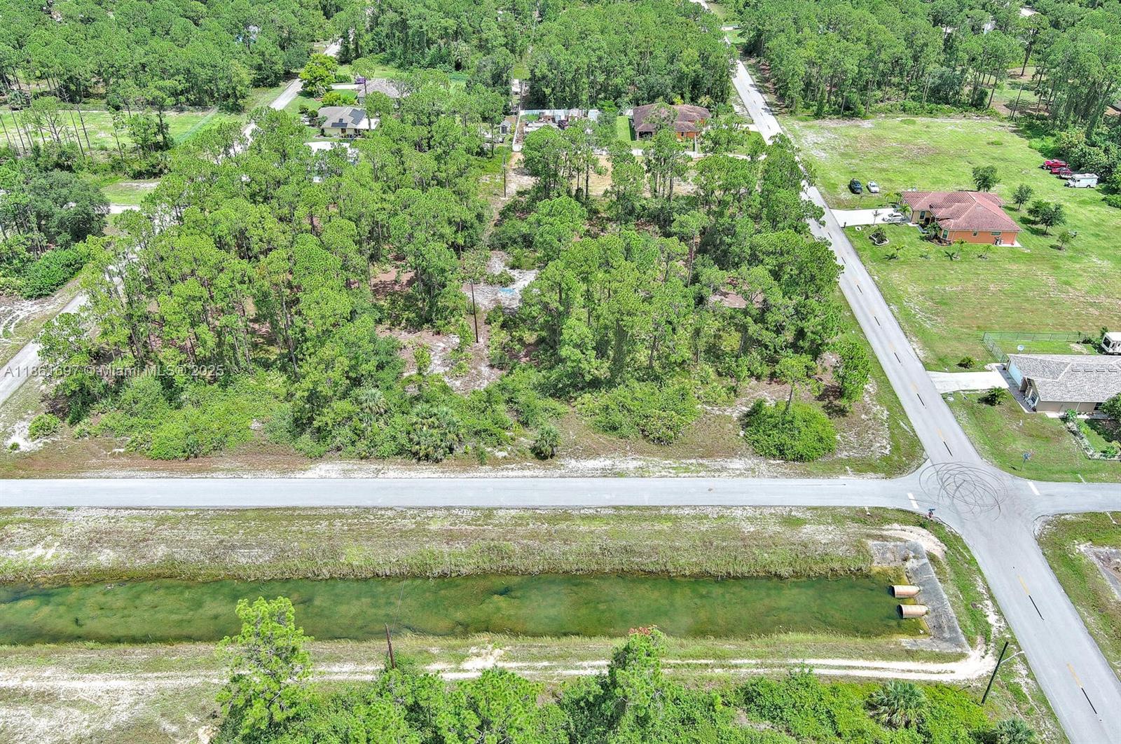 LEHIGH ACRES - Land
