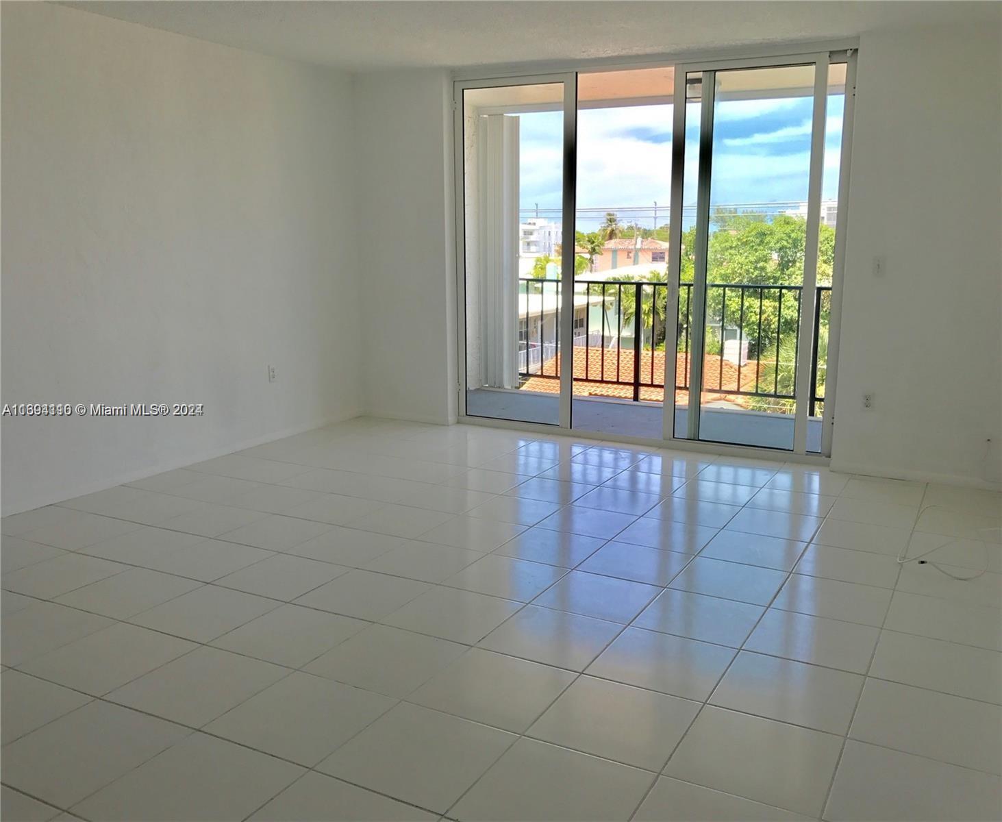 7850 Byron Ave 402, Miami Beach, Miami-Dade County, Florida - 1 Bedrooms  
2 Bathrooms - 