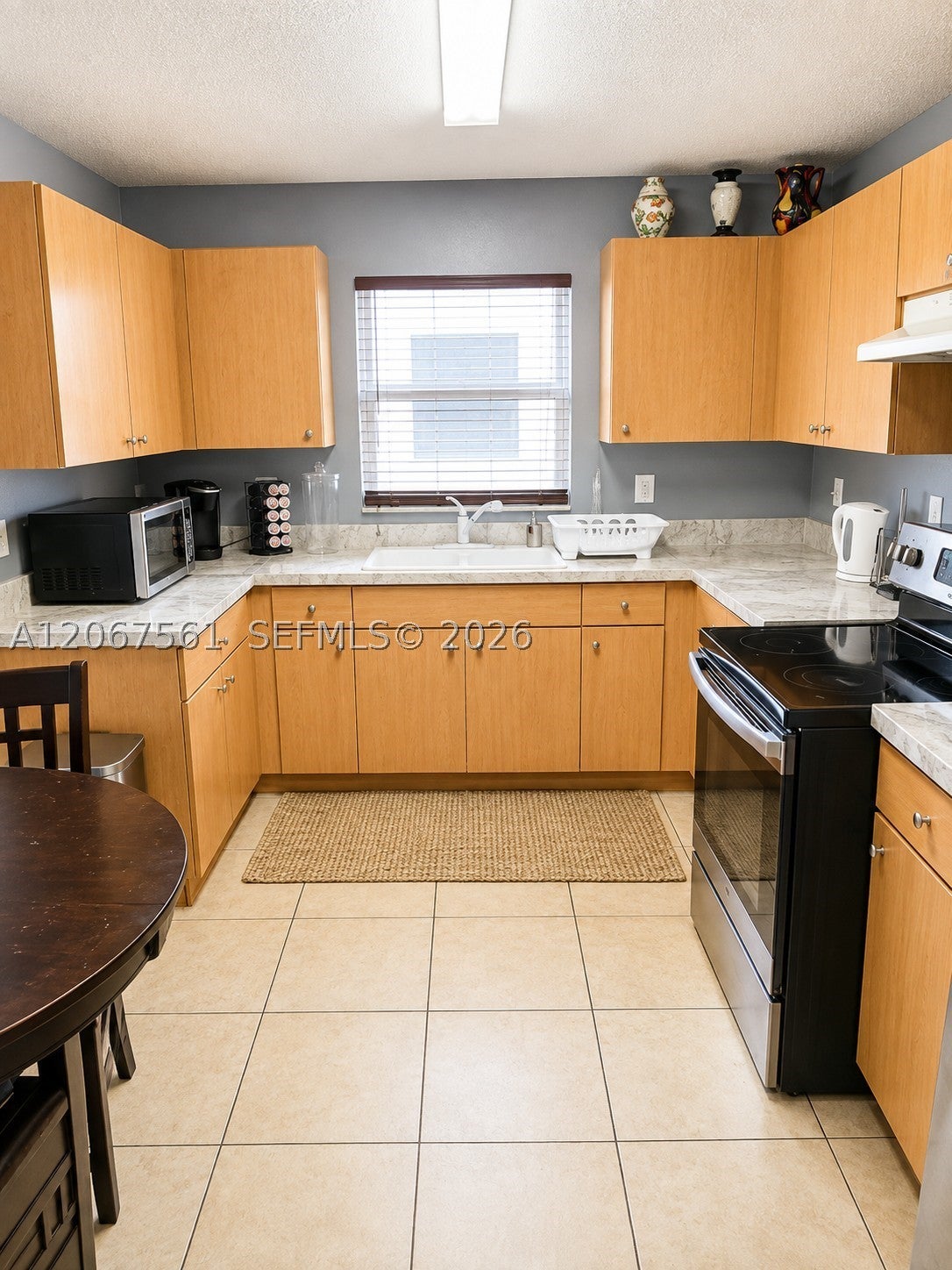 221 NE 35th St