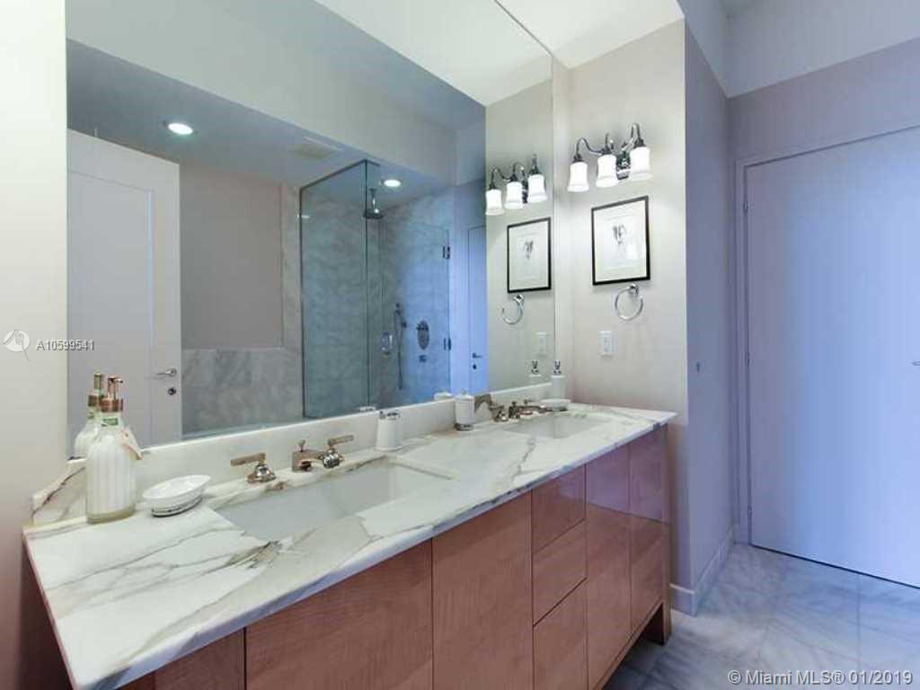 CONTINUUM ON SOUTH BEACH - Residential