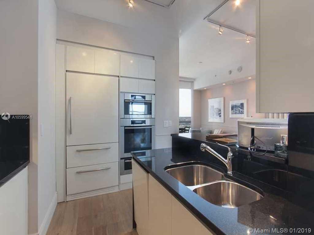 CONTINUUM ON SOUTH BEACH - Residential