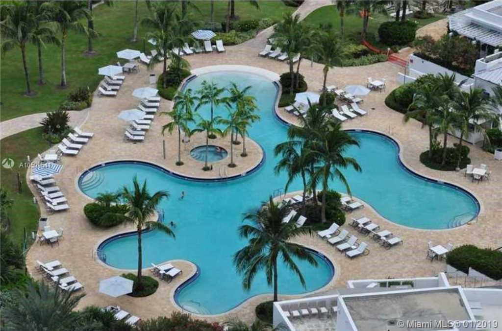 CONTINUUM ON SOUTH BEACH - Residential